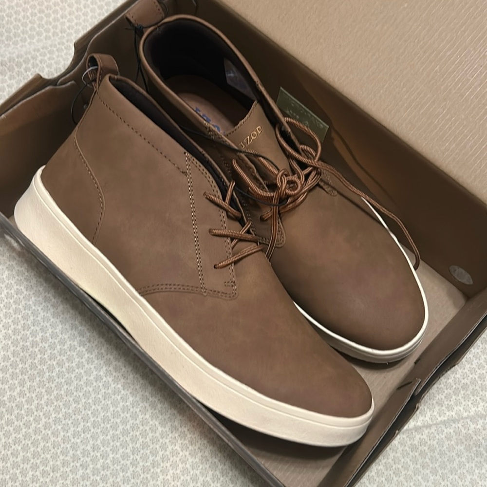 NWT Izod Mens Brown Palmer Chukka Boots 10